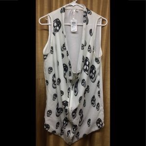 36 Points Sleeveless Zip Front Blouse